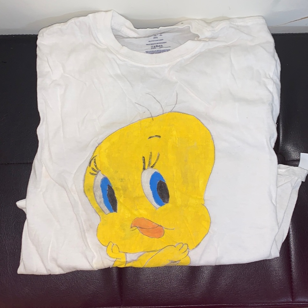 white tee shirt